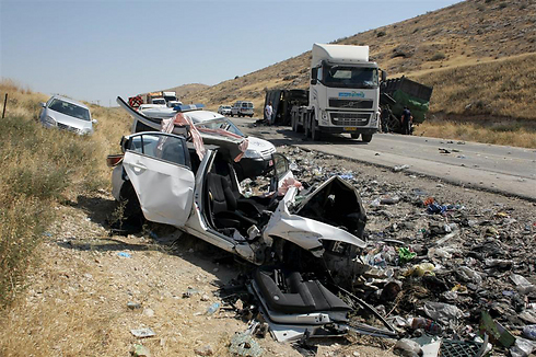 תאונת הדרכים בה נהרג איציק אלבז (צילום: עמית שאבי) (צילום: עמית שאבי)