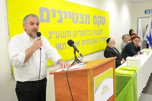 Moshe Shimoni at Ono Academic College ceremony (Photo: Horcha Novomisnki)