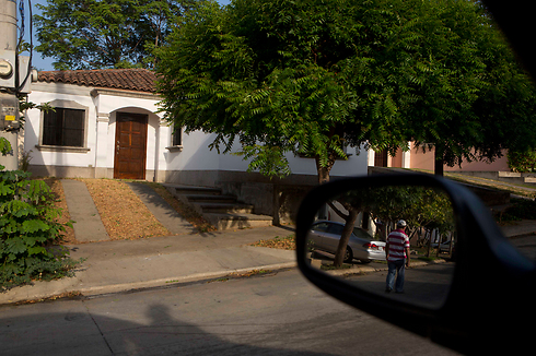 התנצל בפני משפחתו. ביתו של וייהי במנגואה, בירת ניקרגואה (צילום: AP) (צילום: AP)