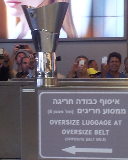 הכבודה החריגה של מכבי תל אביב (צילום: יעל שחרור)