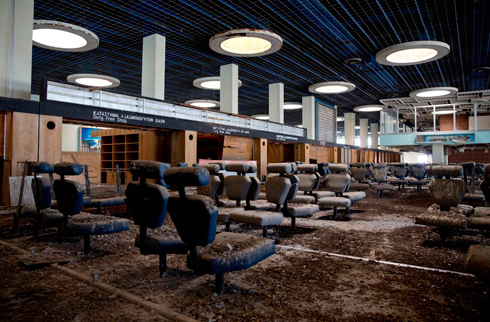 אולם ההמראות בנמל התעופה הבינלאומי הנטוש בניקוסיה (צילום: רויטרס) (צילום: רויטרס)