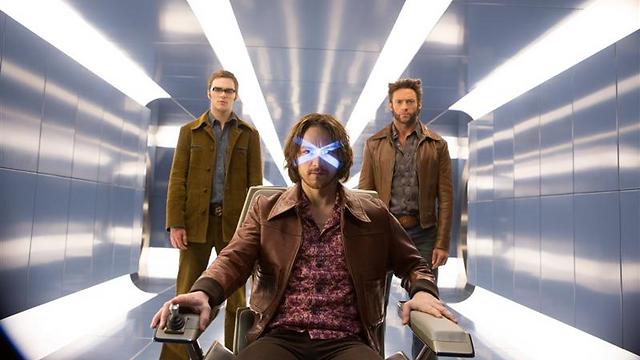 ג'יימס מקאבוי עם יו ג'קמן וניקולס הולט ב"אקס-מן: העתיד שהיה" ()