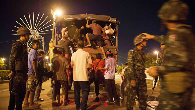 חיילים אוכפים את העוצר (צילום: AFP) (צילום: AFP)