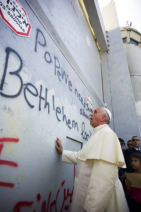 Pope Francis praying at the separation barrier (Photo: AFP)