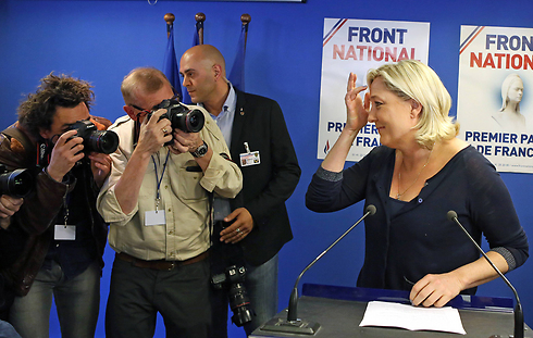 לפרק את הפרלמנט הצרפתי. מרין לה פן (צילום: AP) (צילום: AP)