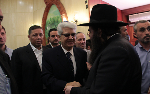 Rabbi Pinto meets with former minister David Levy (Photo: Shlomi Cohen, Kikar HaShabat)