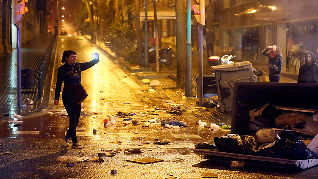 המהומות בברצלונה בלילות האחרונים (צילום: רויטרס) (צילום: רויטרס)