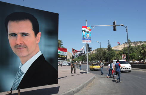 שלט חוצות של אסד בדמשק (צילום: EPA) (צילום: EPA)
