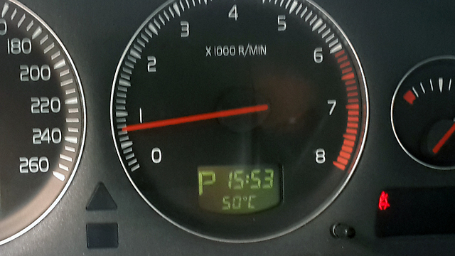 חם מאוד במכונית בחולון  (צילום: דרור יצהרי) (צילום: דרור יצהרי)