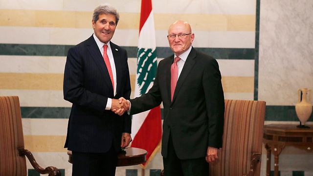 קרי עם ראש ממשלת לבנון תמאם סלאם (צילום: EPA) (צילום: EPA)