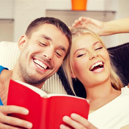 אפשר להירגע. הדור הצעיר קורא ספרים! (קרדיט: Shutterstock) (קרדיט: Shutterstock)