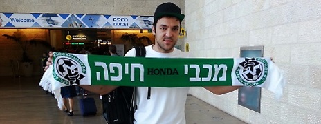 ולדימיר סטויקוביץ' בישראל (צילום: האתר הרשמי של מכבי חיפה)