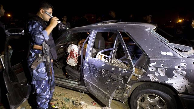 מכונית שנפגעה בהפצצת חיל האוויר (צילום: AFP) (צילום: AFP)