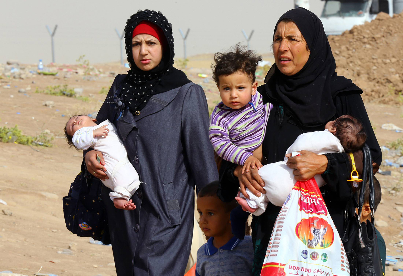 Refugees from Musul on the way to the Kurdish area (Photo: AP)
