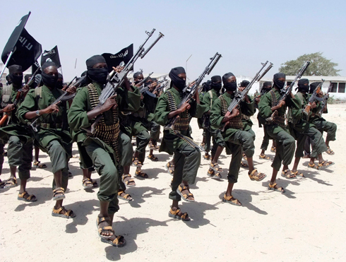 לוחמי ארגון הטרור "אל-שבאב" בסומליה. במקום השני (צילום: AP) (צילום: AP)