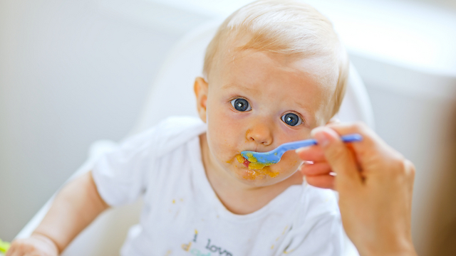לא מומלץ להעשיר את תזונת התינוקות בטעמים מתוקים (צילום: shutterstock) (צילום: shutterstock)