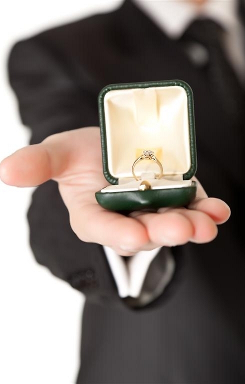 התתחתני עם איש מערות חתיך שכמוני? (צילום: shutterstock) (צילום: shutterstock)