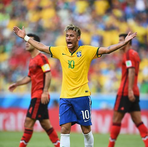 המשחק שבו צפו הרוגי הפיגוע. כוכב נבחרת ברזיל ניימאר נגד מכסיקו (צילום: gettyimages) (צילום: gettyimages)