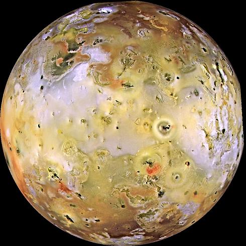 הירח איו - הגוף הפָּעיל ביותר מִבְּחינה געשית במערכת השמש (צילום: נאס"א) (צילום: נאס