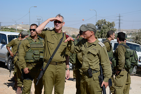 IDF Chief Gantz with Paratroopers commander Toledano near Hebron (Photo: IDF)