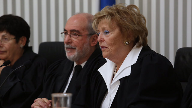 השופטת בדימוס ארבל ונשיא העליון גרוניס. דעות חלוקות (צילום: גיל יוחנן) (צילום: גיל יוחנן)