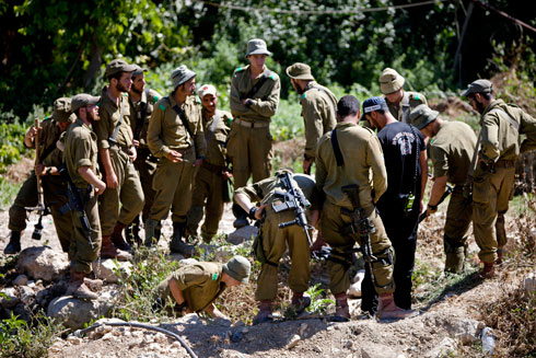 IDF troops search Hebron (Photo: AP) (Photo: AP)