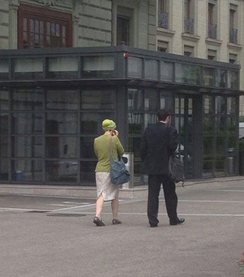 רחלי פרנקל מגיעה לארמון ווילסון בז'נבה (צילום: ליאור זילברשטיין) (צילום: ליאור זילברשטיין)