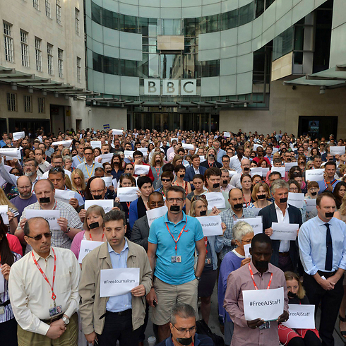 דקת דומייה במטה מערכת ה-BBC (צילום: רויטרס) (צילום: רויטרס)