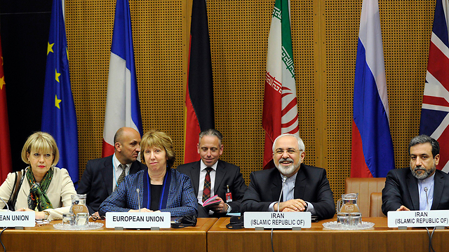 זריף האיראני ואשטון מהאיחוד האירופי, וינה (צילום: EPA) (צילום: EPA)