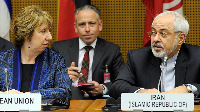 שרת החוץ היוצאת של אירופה ושר החוץ של איראן בישיבת משא ומתן (צילום: EPA) (צילום: EPA)