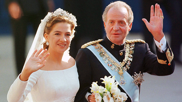 כריסטינה ואביה, המלך חואן קרלוס, בעת חתונתה ב-1997 (צילום: AFP) (צילום: AFP)