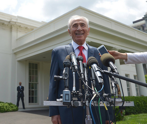 Former president Peres at White House (Photo: AFP)
