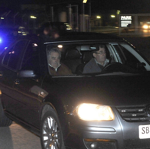 גם נשיא אורוגוואי, חוסה מוחיקה, הגיע לשדה התעופה (צילום: רויטרס) (צילום: רויטרס)