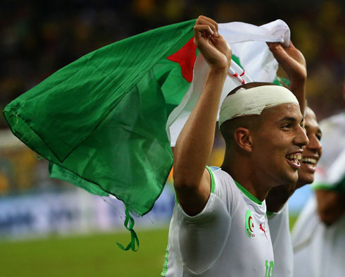 נבחרת אלג'יריה חוגגת אמש בברזיל (צילום: MCT) (צילום: MCT)