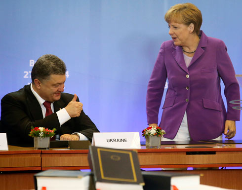 נשיא אוקראינה וקנצלרית גרמניה מרקל (צילום: EPA) (צילום: EPA)