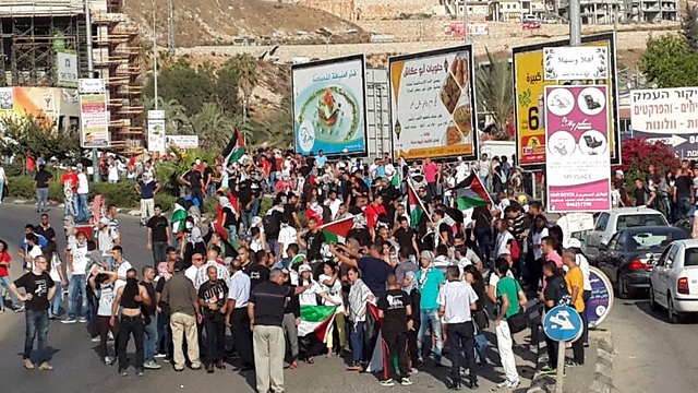Hundreds of Umm al-Fahm locals at protest against actions of the IDF