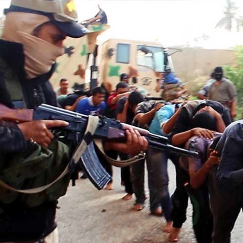 פעילי דאעש משליטים טרור בעיראק (קרדיט: AP) (קרדיט: AP)