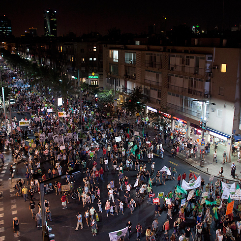 Crowds in Tel Aviv during the social protest of summer 2011 (Photo: EPA)