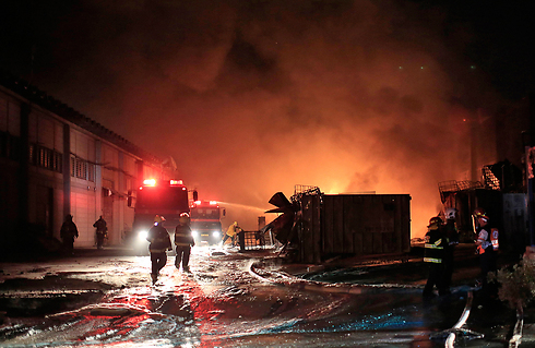 Sderot facotry caught fire after a hit by a rocket (Photo: AP) (Photo: AP)