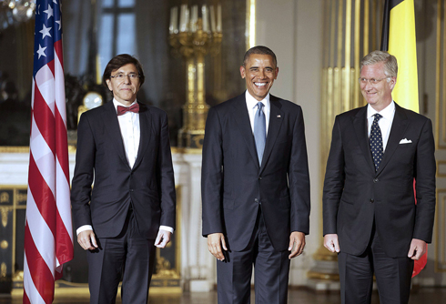 רה"מ הציע לנשיא ארה"ב להתערב על המשחק בין הנבחרות. עם אובמה ומלך בלגיה פיליפ (מימין) (צילום: AFP) (צילום: AFP)