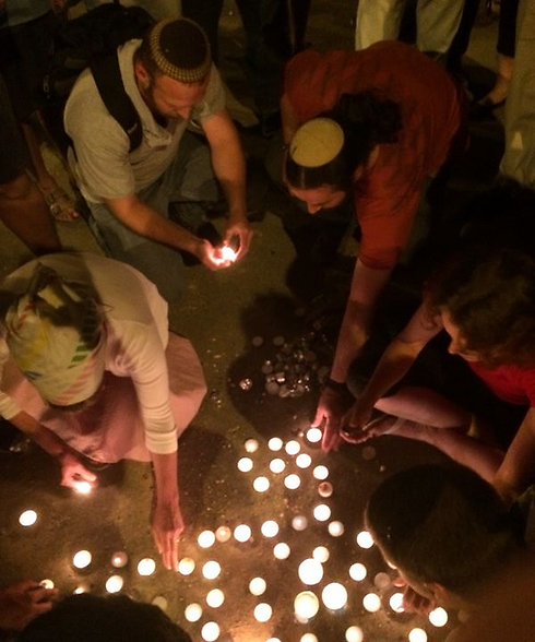 מדליקים נרות נשמה באלעד          (צילום: מוע"ז גוש-עציון) (צילום: מוע