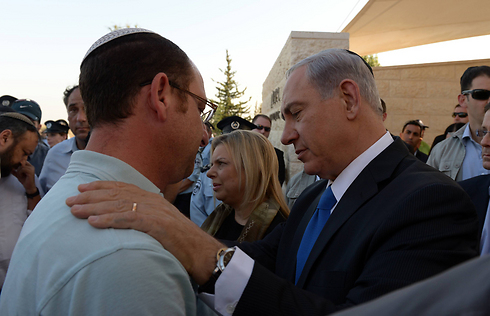 Ofir Shaer at his son's funeral with Prime Minister Netanyahu. (Photo: Chaim Tzach/GPO) (Photo: Chaim Tzach/GPO)
