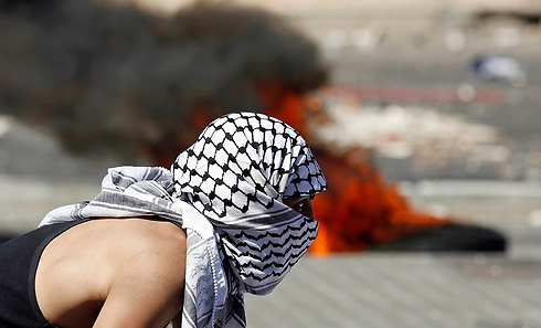 Masked Arab youth during clashes with Israel Police in East Jerusalem neighborhood of Shuafat (Photo: Reuters)