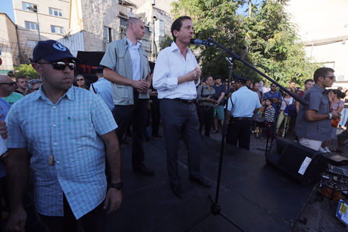 Herzog at protest (Photo: Gil Yohanan) (Photo: Gil Yohanan)