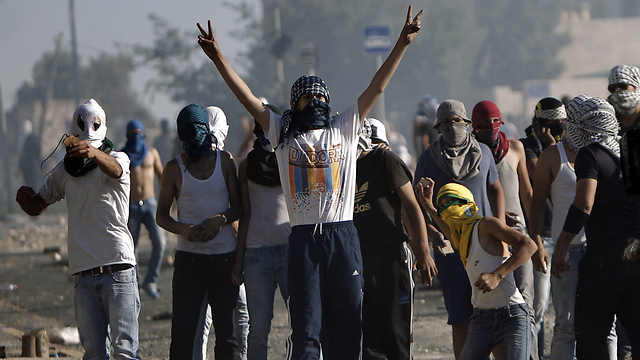 Palestinian youth rioting in East Jerusalem (Photo: AFP)