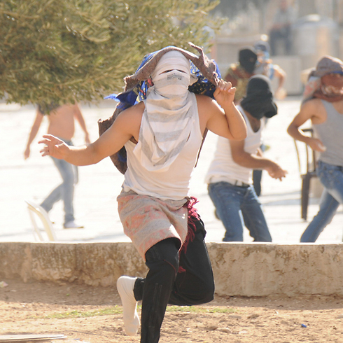 Masked protestors hurl stones at police on Temple Mount on July (Archive photo: Israeli police) (PHOTO: Israeli Police )