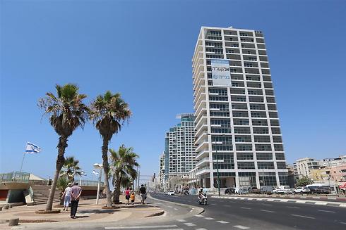 Herbert Samuel on Tel Aviv beachfront (Photo: Yaron Brenner)