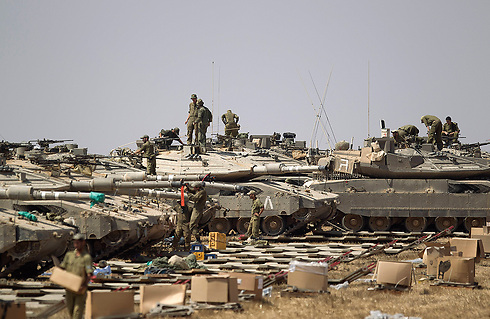 IDF tanks on the Gaza border (Photo: AP)