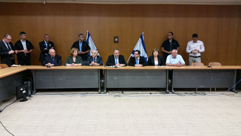 מסיבת העיתונאים של ישראל ביתנו, היום (צילום: אלי מנדלבאום) (צילום: אלי מנדלבאום)