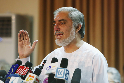 יעשה בעיות לנשיא החדש? ראש הרשות המבצעת החדש עבדאללה עבדאללה (צילום: AP) (צילום: AP)